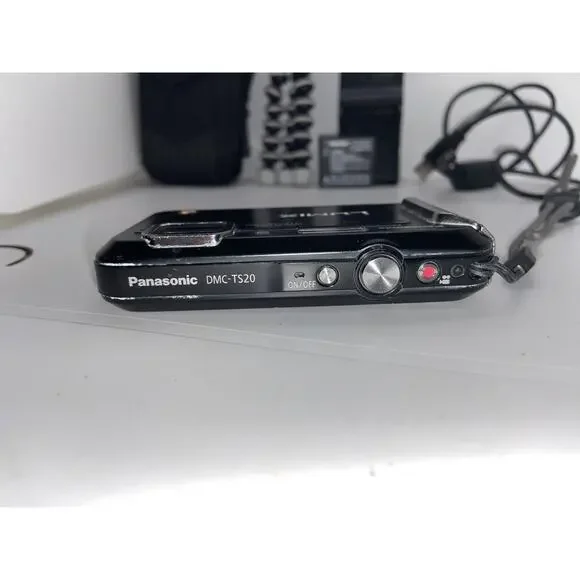 Panasonic Lumix DMC-TS20 16MP Batteries+Charger+USB+Case+Tripod+32GB SD (TESTED)